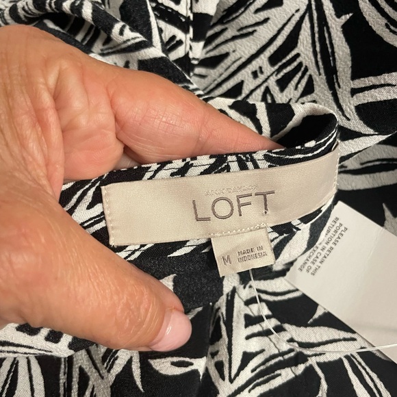 LOFT Black and White Leaf Print Kimono size medium - Picture 8 of 9